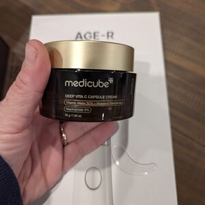 medicube Deep Vitamin C Golden Capsule Face Moisturizer - Liposome Capsules